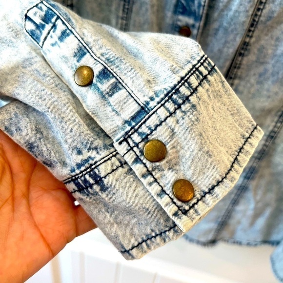 Free 2bu Western Chambray shirt snap buttons Size 14 (Girl) - Picture 6 of 8